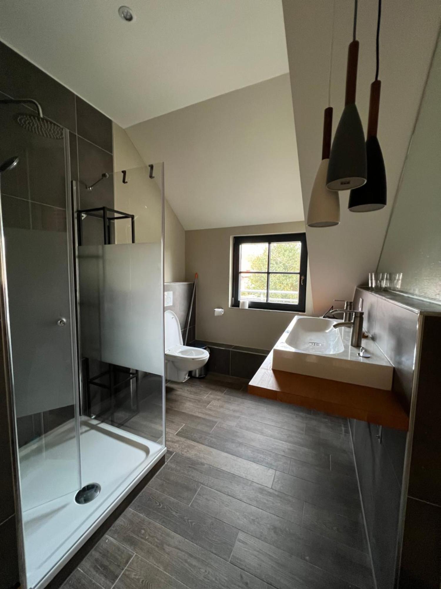 Luxus Lindenhof Apartments -Ferienwohnungen In Friesland An Der Nordsee Am Naturschutzgebiet Urwald Neuenburg  Room photo